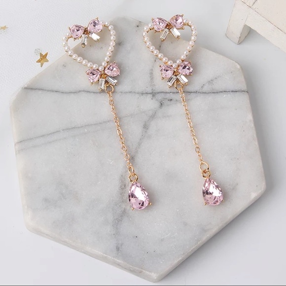 🎀 Pastel Pink Trendy Heart & Bow Drop Earrings 🎀 - Picture 4 of 6